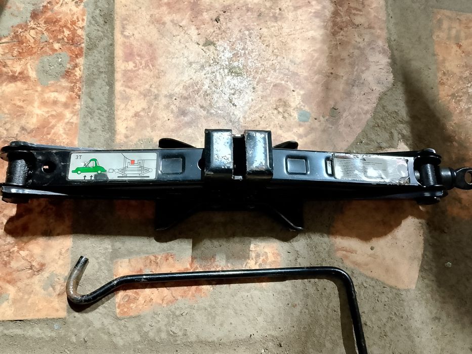 Домкрат 3 тонник без торга