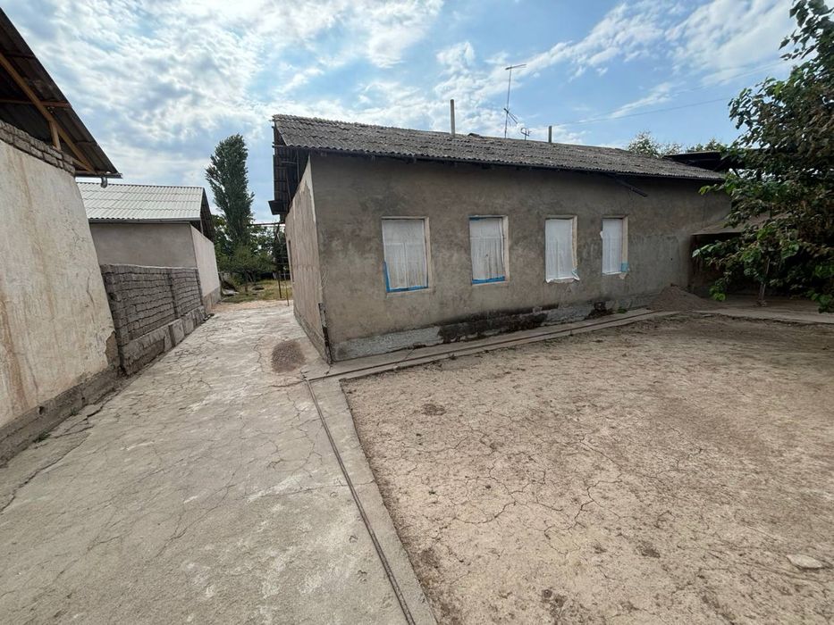 Продается участок на Уртасарайе расположен в 25 км от города