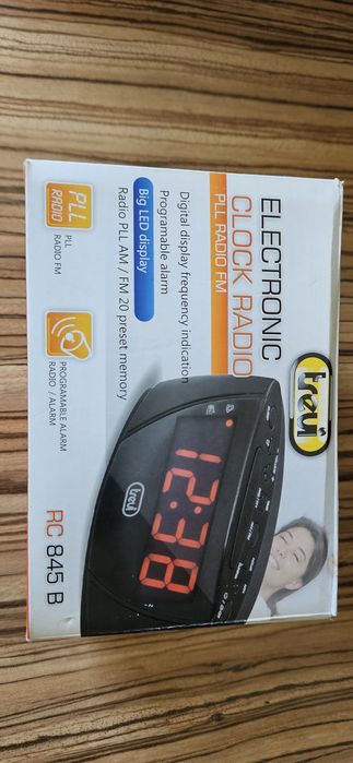 Ceas electronic cu radio