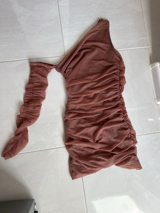 Рокля Zara-с един ръкав