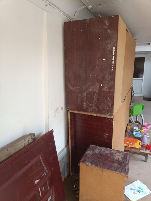 Шкаф и тумбочка сотиладии состояниси яхши