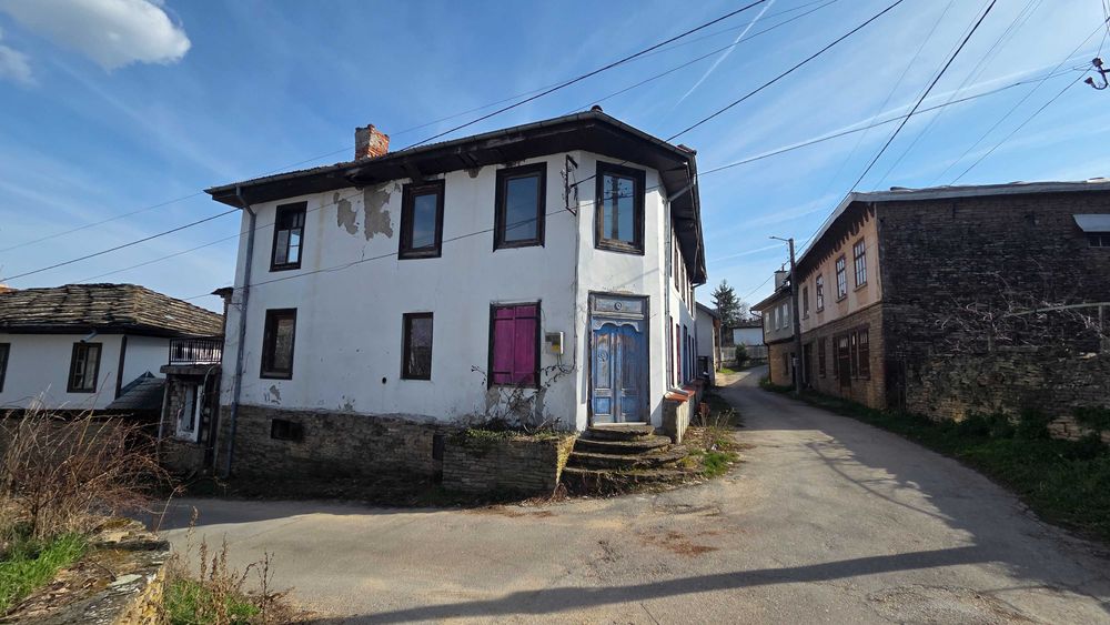 Продавам двуетажна Къща