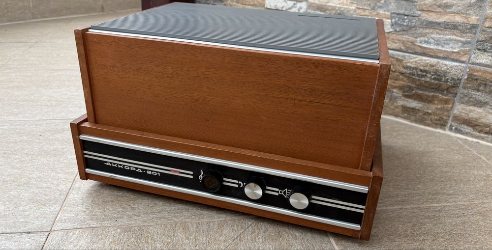 Грамофон Аккорд 201