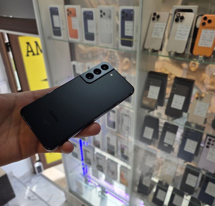 Galaxy S22 5G 256GB. Black