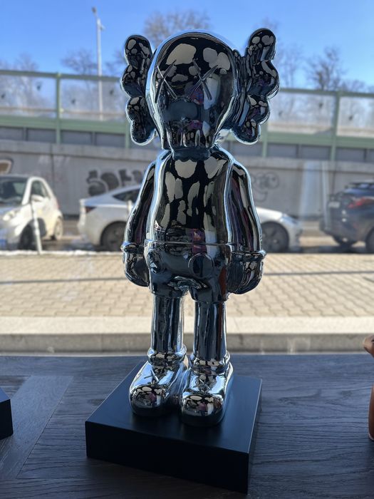 Kaws фигура от фибро стъкло