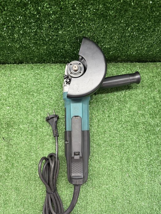 Ъглошлайф с регулаж на оборитите Makita 9565PCV