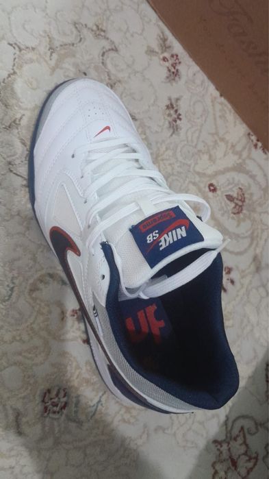 Футбольные кроссовки зальник