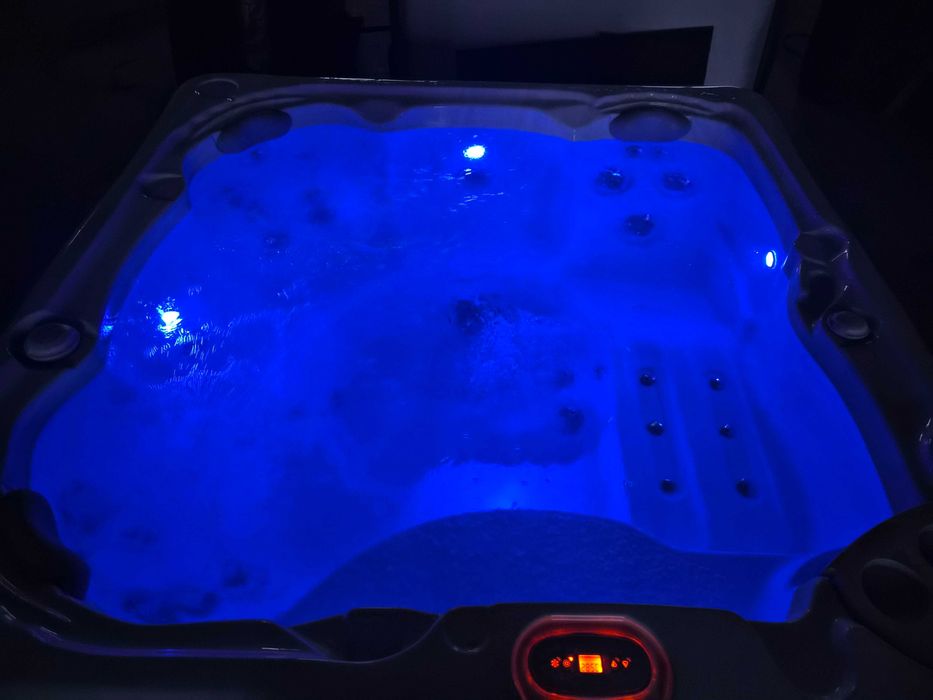 Jacuzzi pentru exterior Wellis Hydropool