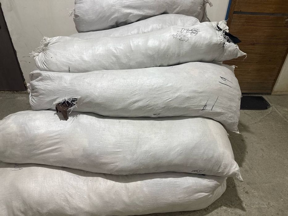 Хар хил Булак материял булаклари бор кимга керак булса олиб кетсин.