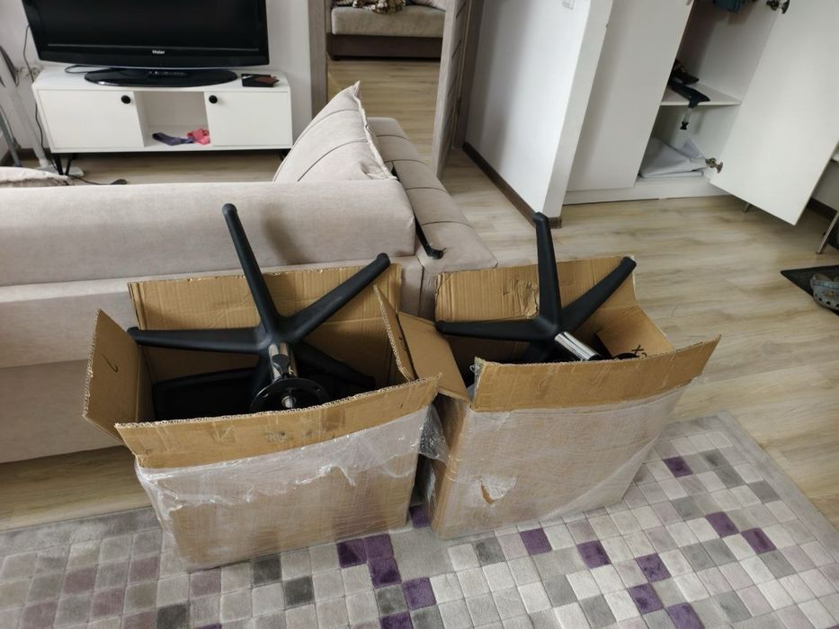 Рабочий стул на колесиках