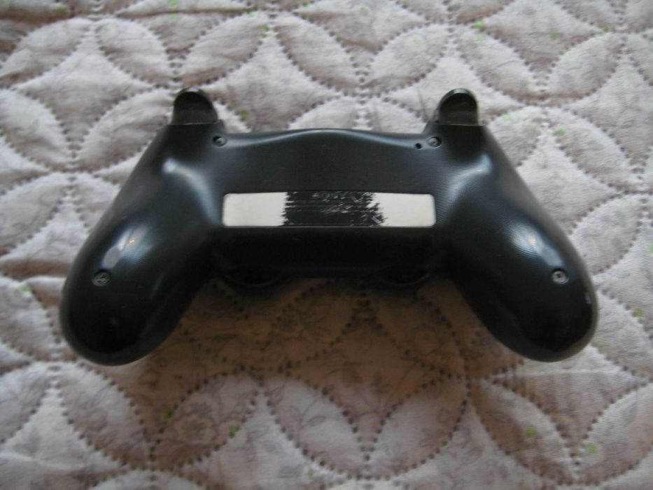 Продавам оригинален контролер за PS4