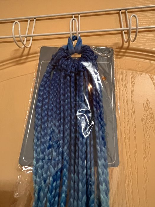 Красива дълга плитка от прежда