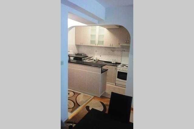 Дава се под наем Тристаен апартамент в Бургас, Възраждане - 85 кв.м за 433.5 € - Снимка #2