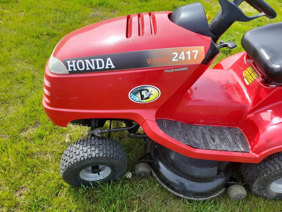 Vand tractoras de tuns iarba