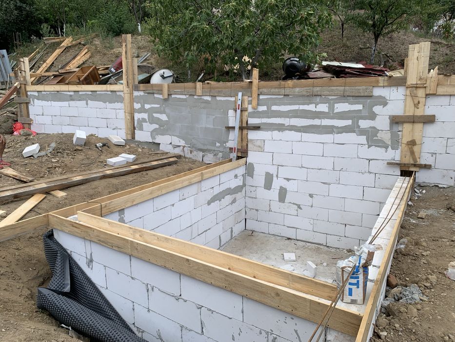 Echipa construcții interioare exterioare