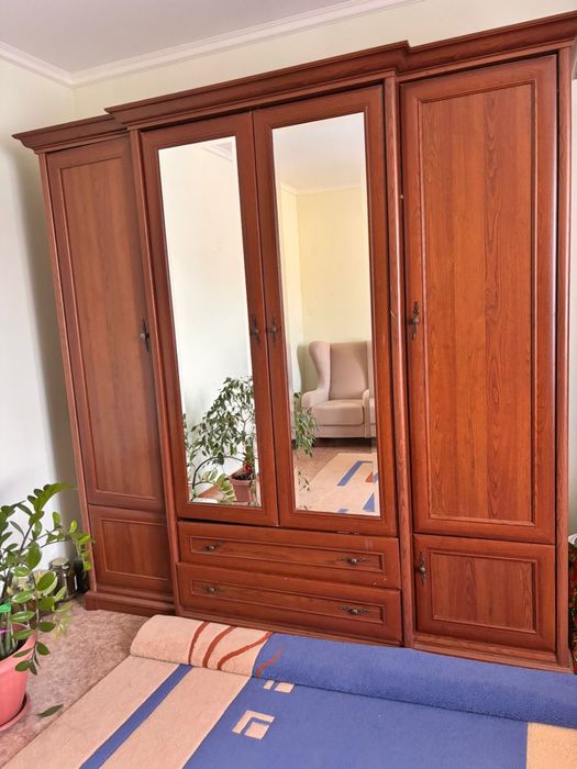 Продается шкаф в спальню