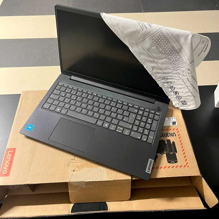 Лаптоп Lenovo V15 G6 ITN - чисто нов