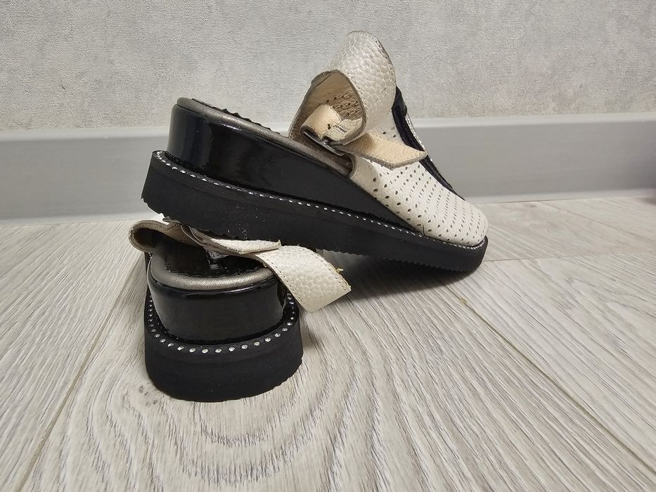 Продам босоножки