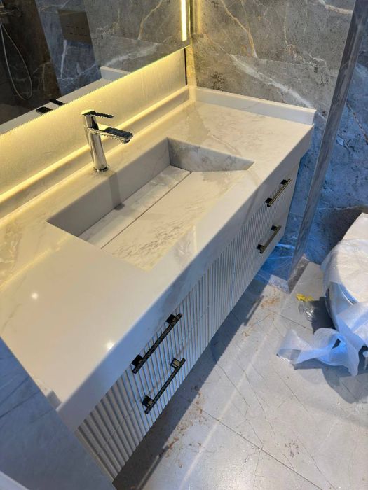 Стол. Камин. Лестница. Кух столешница.Фартук. Остров из камня на заказ