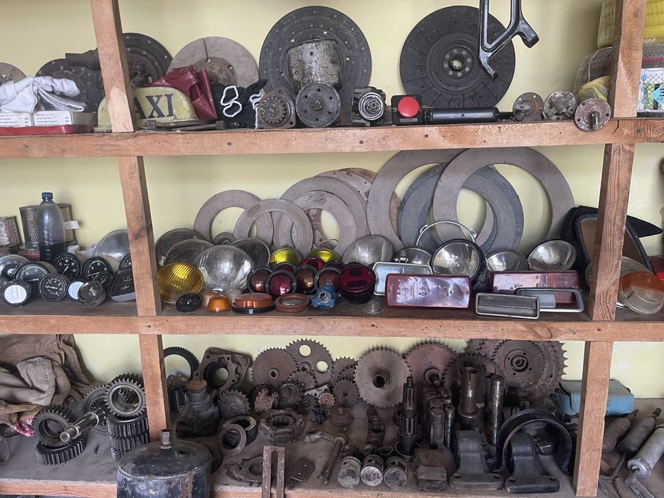 Подшибники, шкифы, цепы, шейстеронки, больт гайки, сальники