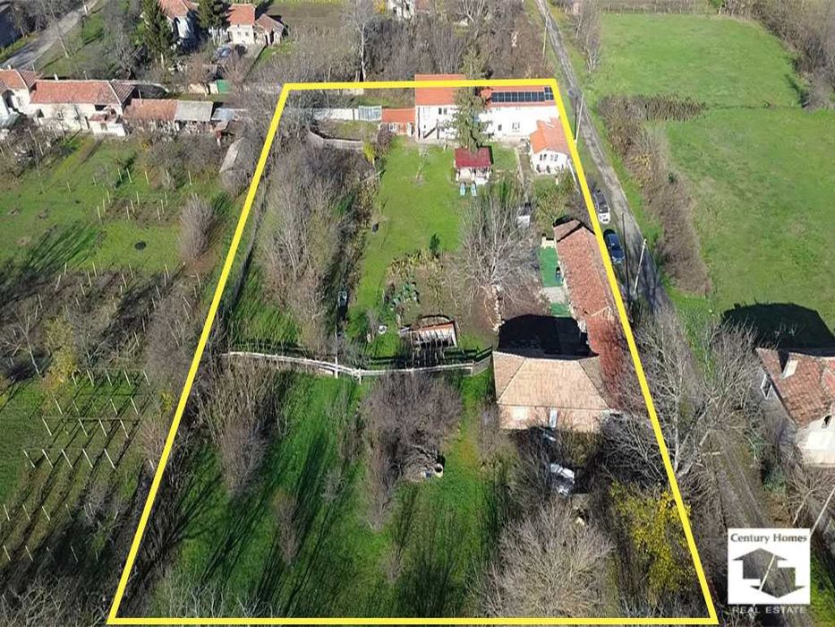 205017 Реновирана къща с голям двор в с. Градище