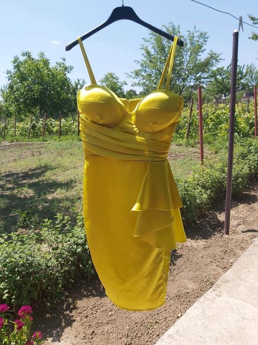 Vand rochie marimea xs