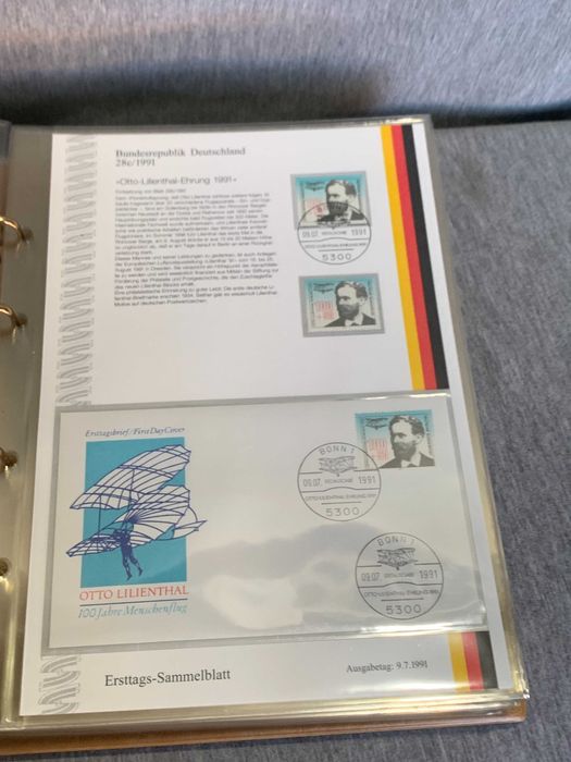 луксозен класьор, Първи ден колекция