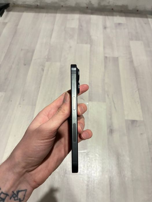 Продам Iphone 15 про