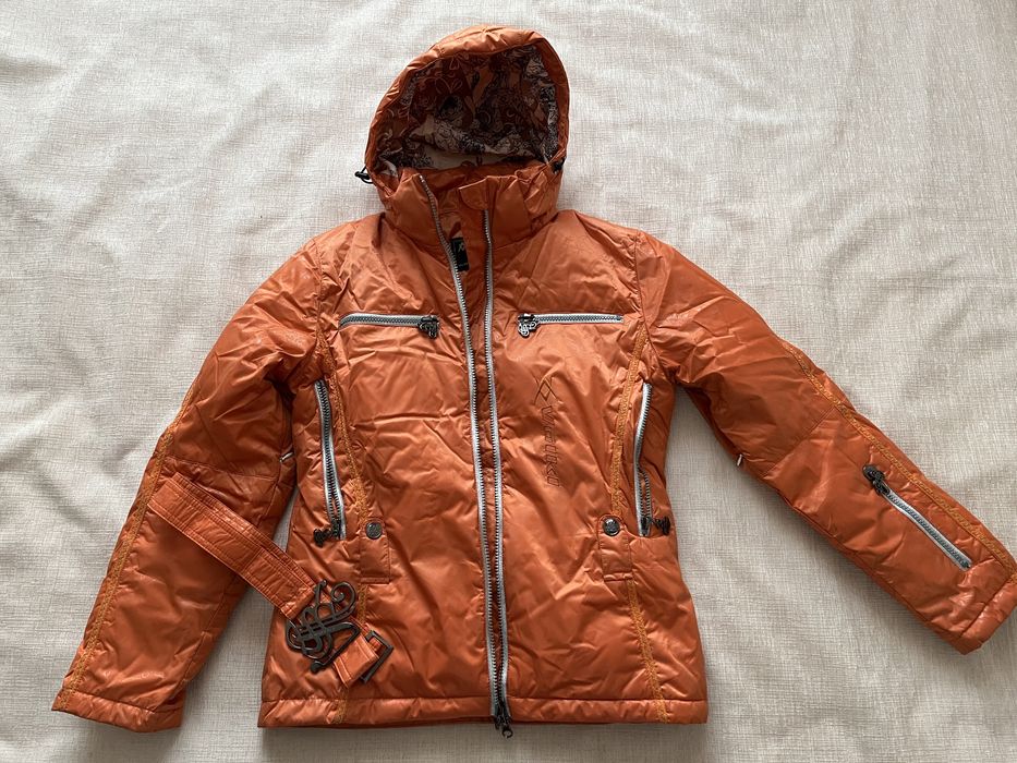 Лыжный костюм продаётся