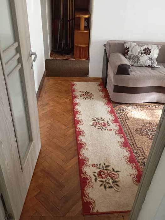 Închiriez apartament 3 camere