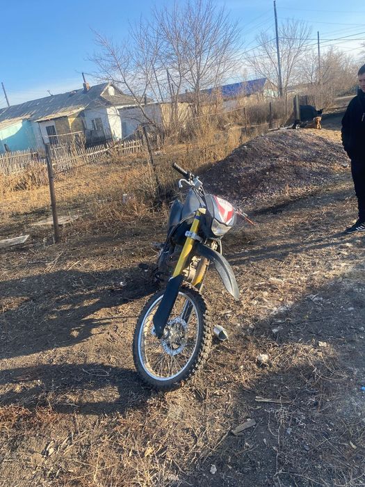 Мотоцикл эндуро 250кубов