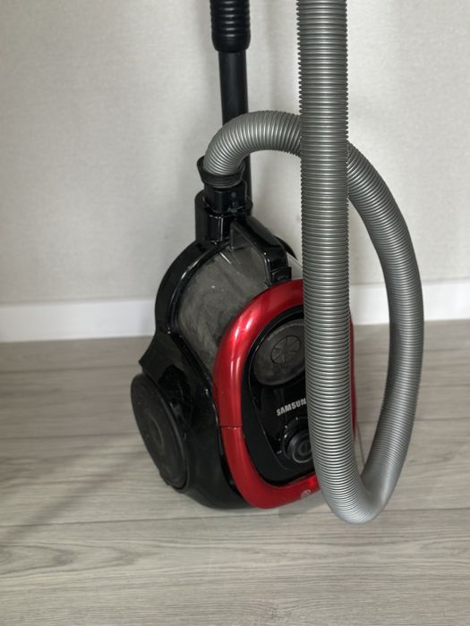 Продам синтезатор, пылесос, батарея