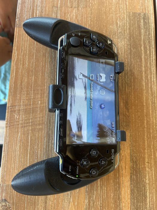 Sony PSP 2000 (Playstation portable) + 8 игри