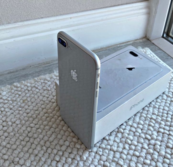 iPhone 8 plus/64GB/akb100%