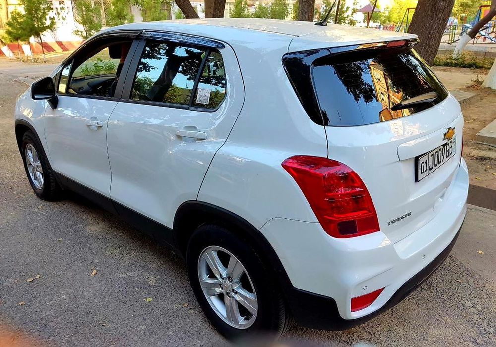 Продаю Tracker 1