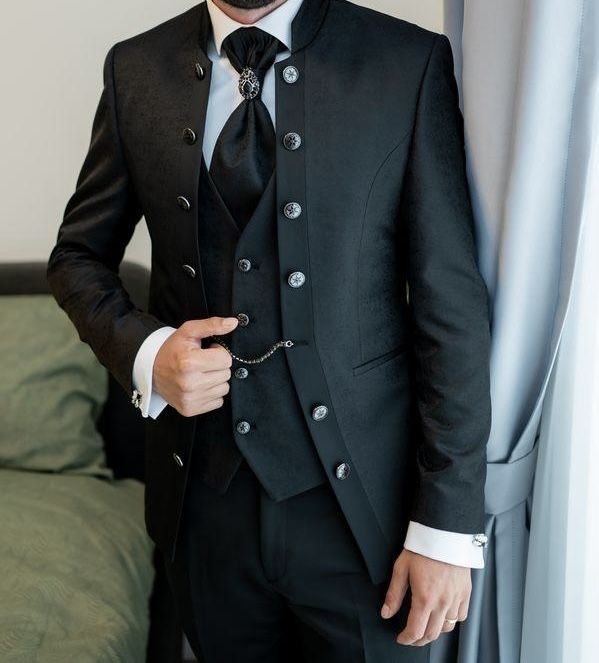 Costum de mire , negru