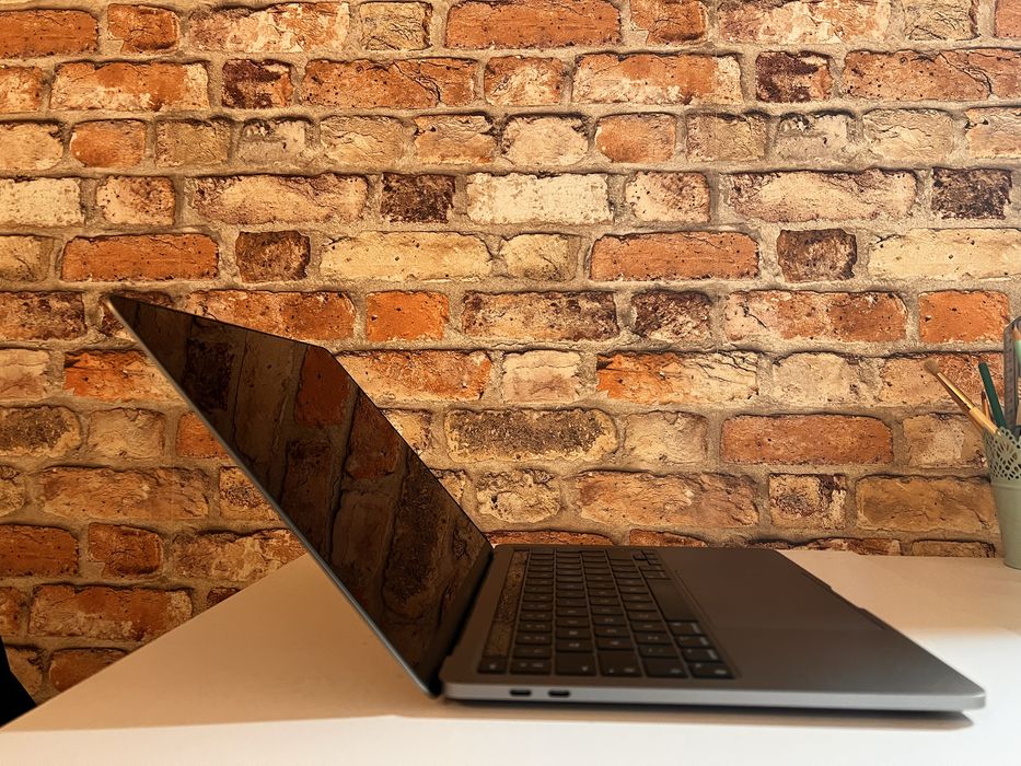 MacBook Pro 13” Apple M1 / 8GB RAM / 256GB SSD / Touch ID – ca nou