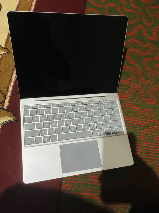 Microsoft Surface core i5 holati yaxshi