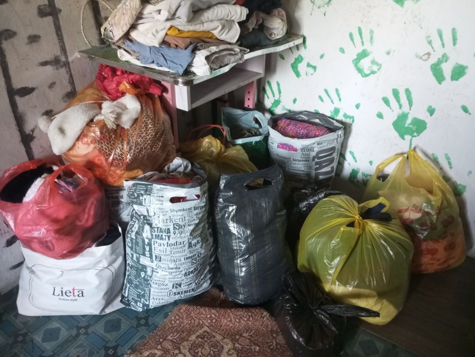 Отдам детскую одежду и обувь