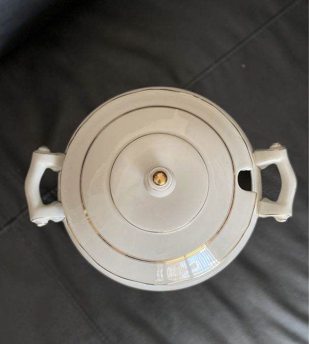 Порцеланов супник