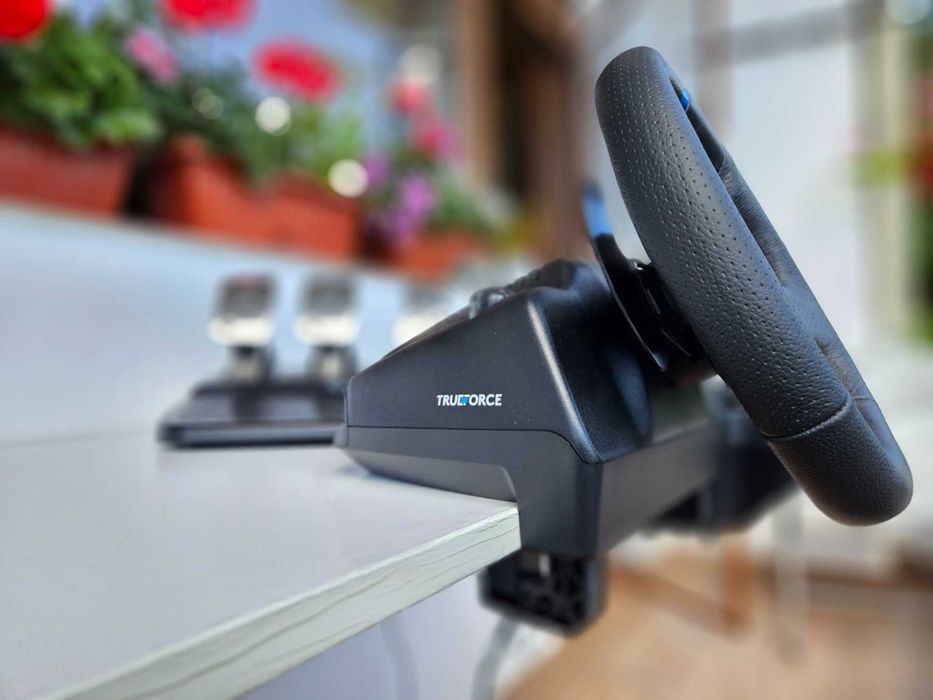 Logitech G923 със скорости