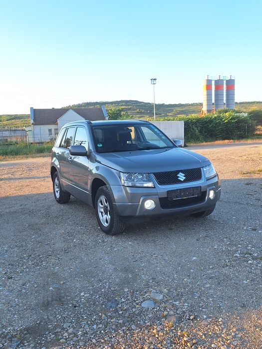 Suzuki grand vitara 2.0 benzina 4x4 mic mare Automat clima an 2006