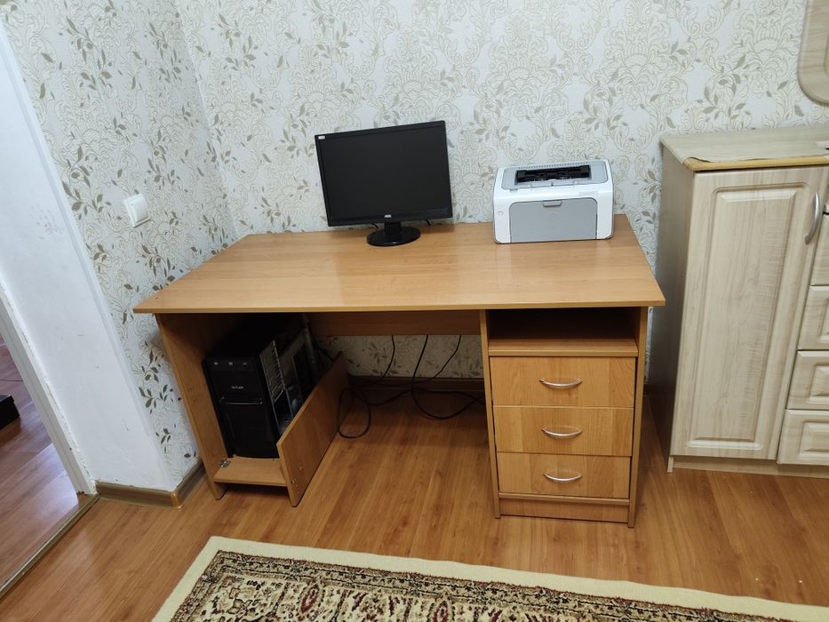 Продается компьютерный стол