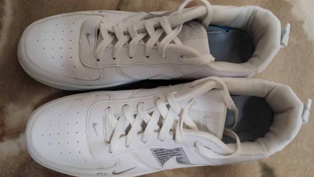 Продам кроссовки