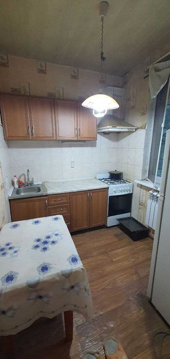 Продаётся на Ферузе 1/2/4 Без ремонта Балкон 1.5х3 Ор-р Согдиана Кафе