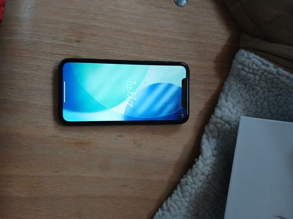 Iphone 11 negru  cu husa neagra