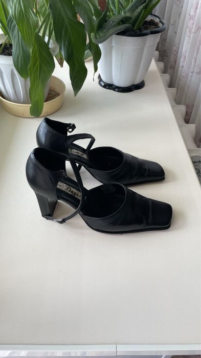 Продам женские туфли