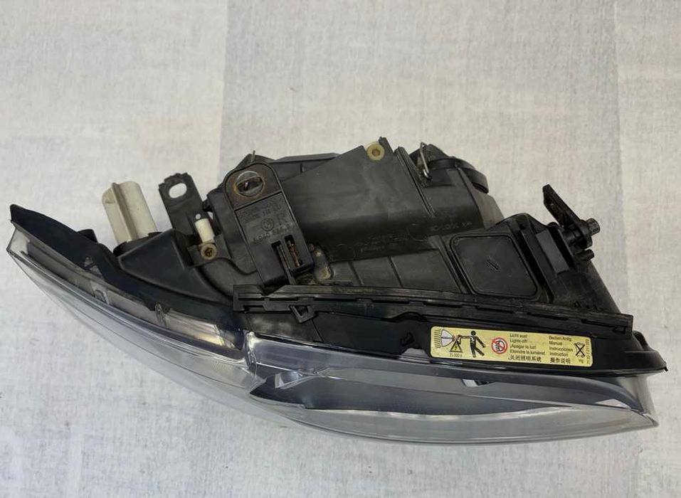 Far bixenon bi xenon BMW seria 1 E87 E82 E81 E88 LCI complet 2010
