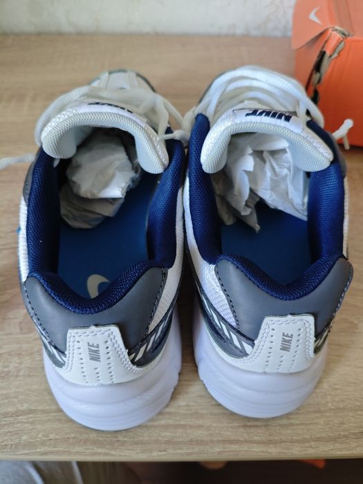 Кроссовки NIKE. ,новые