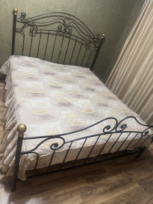 Кровать кованая италия, с матрасом и покрывалом
